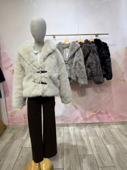 Abrigo Polar Diva | Abrigo peluche premium con cierre de hebilla [3]