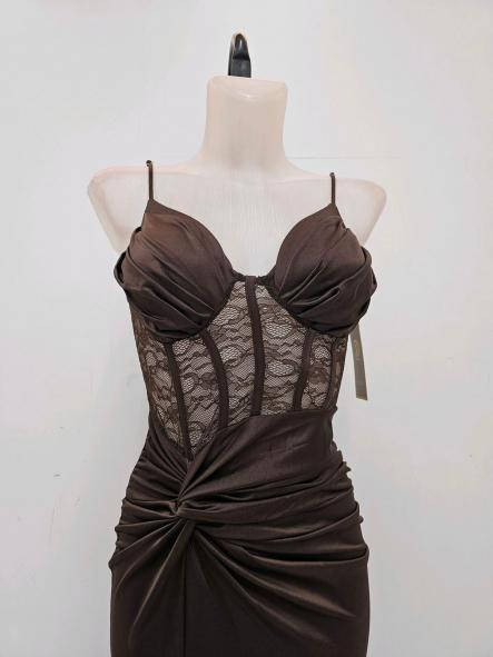 Vestido Eclipse Lace | Vestido largo satinado con encaje y abertura [2]