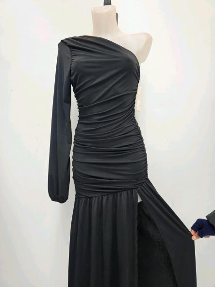 Vestido Hera | Vestido largo asimétrico fruncido con abertura [4]