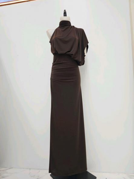 Vestido Nébula | Vestido largo asimétrico drapeado de invitada [1]