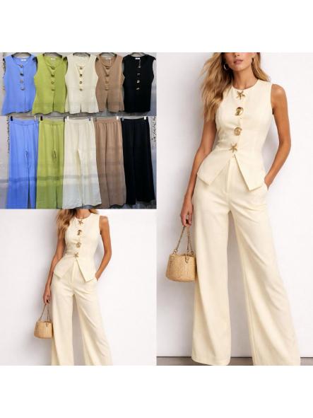 Conjunto Amalfi | Chaleco y pantalón de punto con botones dorados [2]