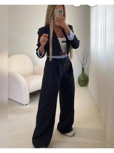 Traje Puño Class | Conjunto sastre cropped con blazer y pantalón palazzo