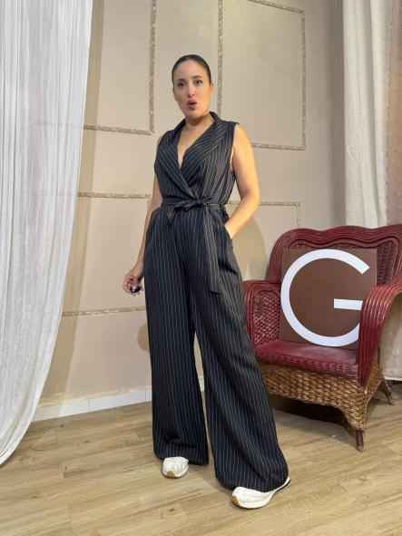 MONO NEGRO SIN MANGAS CON RAYAS BLANCAS