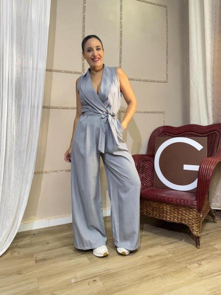 MONO GRIS SIN MANGAS CON RAYAS BLANCAS [1]