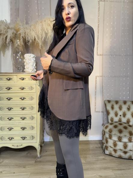 BLAZER CON ENCAJE MARRON [1]