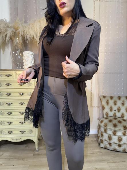 BLAZER CON ENCAJE MARRON [3]