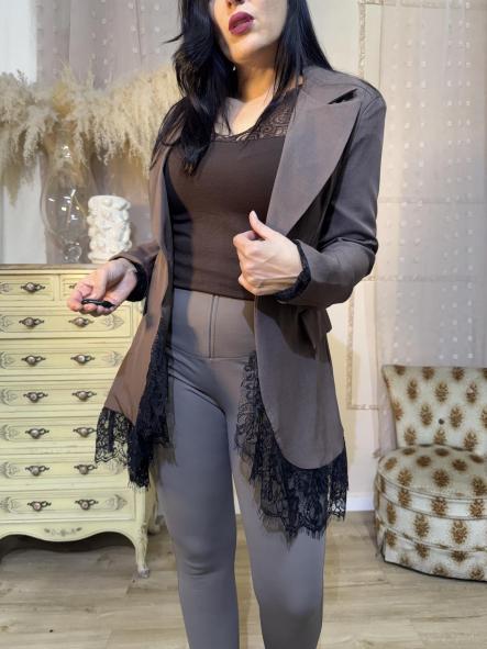 BLAZER CON ENCAJE MARRON [2]