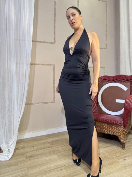 VESTIDO NEGRO DE FIESTA CON CHAPA DORADA EN EL PECHO