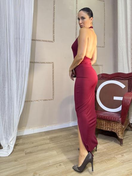 VESTIDO GRANATE DE FIESTA CON CHAPA DORADA EN EL PECHO [1]