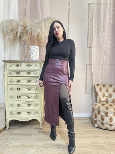 FALDA GRANATE LARGA DE POLIPIEL