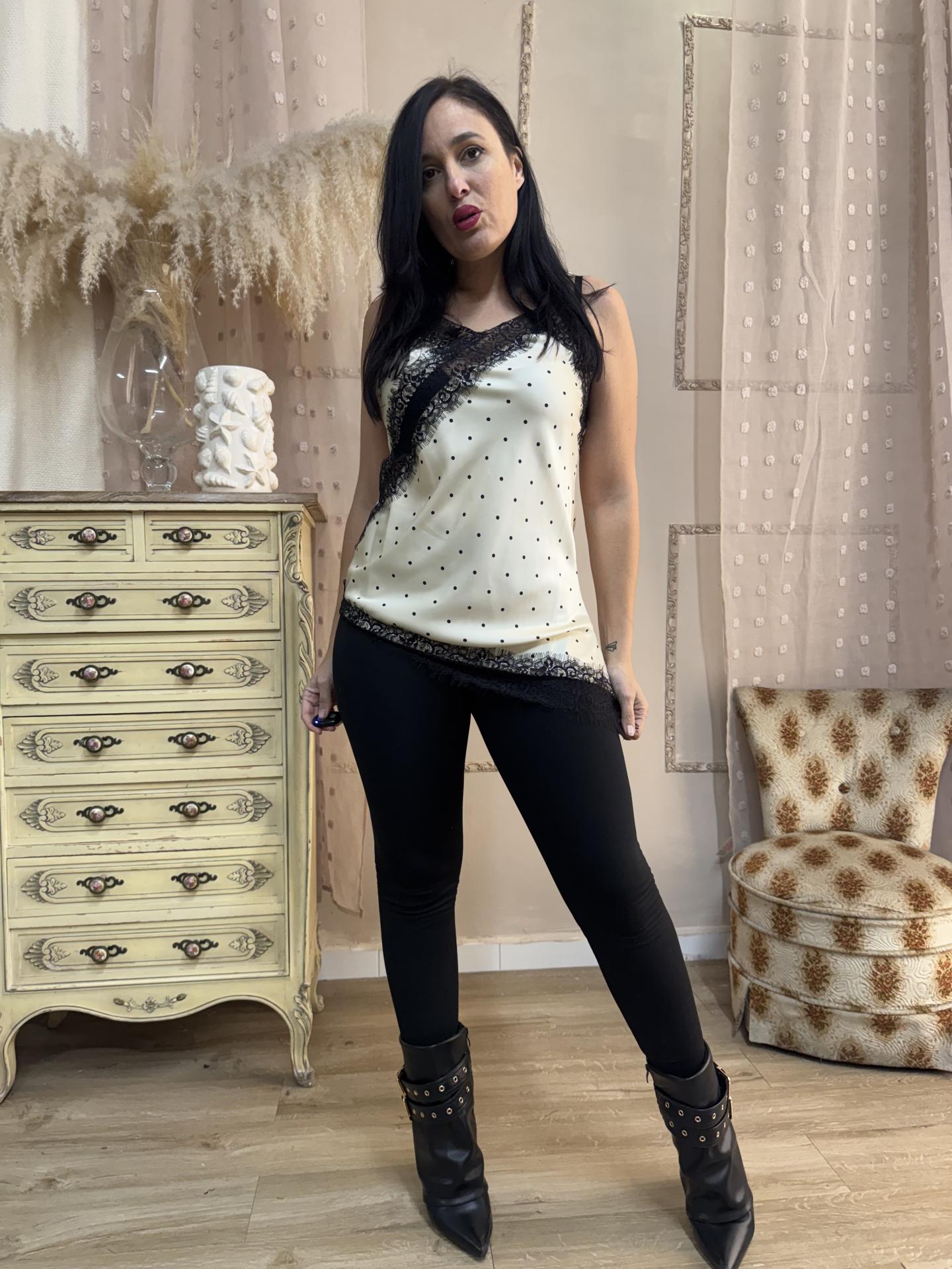 LENCERA BEIG TOPITOS NEGROS