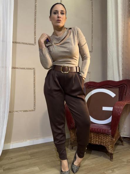 PANTALON MARRON CON PUÑO EN EL TOBILLO CON BOTONES DORADOS [0]