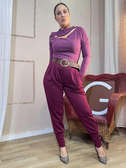 PANTALON GRANATE CON PUÑO EN EL TOBILLO CON BOTONES DORADOS [0]