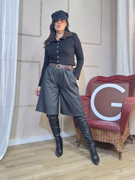 PANTALON CORTO ANCHO NEGRO