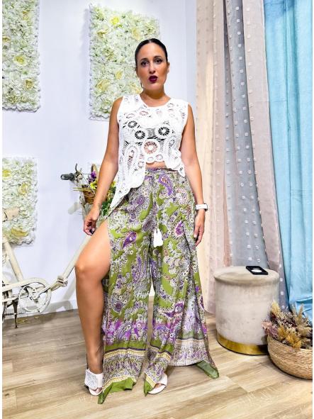 PANTALON ESTAMPADO CACHEMIR FONDO VERDE CON ABERTURAS DELANTERAS
