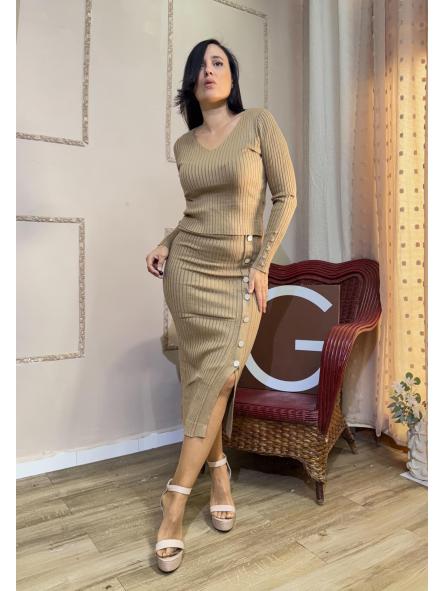 CONJUNTO CAMEL DE CANALE DE FALDA CON BOTONES NACARADOS [1]