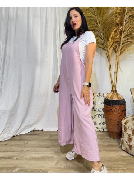CONJUNTO ROSA MONO Y CAMISETA BLANCA CON RAYITAS