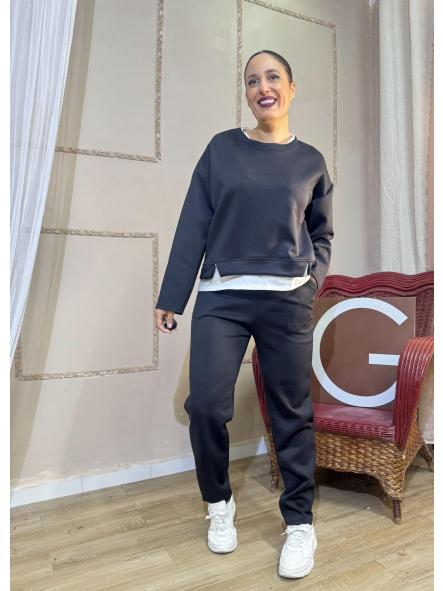 CHANDAL NEGRO CON SOBRE CAMISA BLANCA [1]