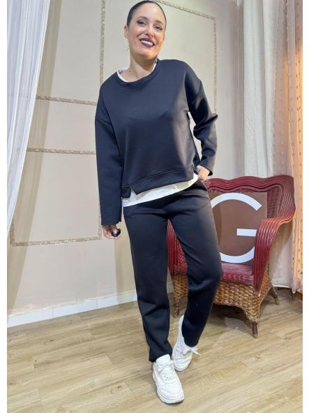 CHANDAL NEGRO CON SOBRE CAMISA BLANCA