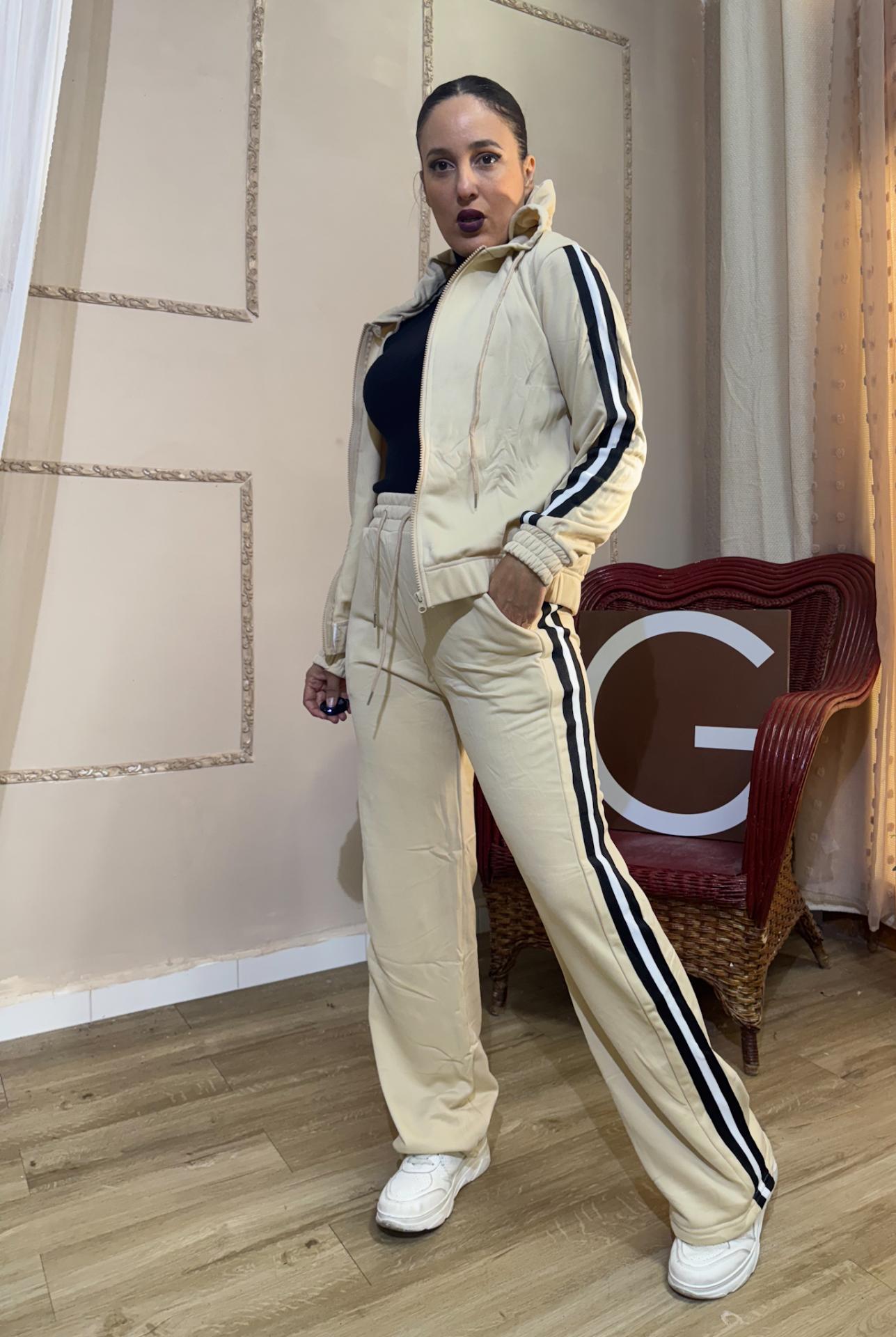 CHANDAL BEIG CON RAYAS LATERALES BLANCAS