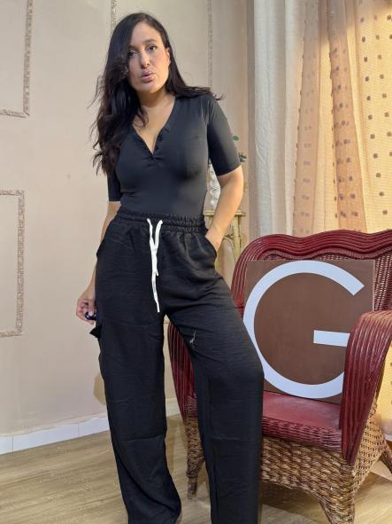 PANTALON NEGRO CON BOLSILLO EN LATERAL [1]