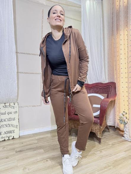 CHANDAL LEO MARRON [1]