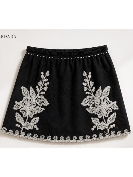FALDA NEGRA BORADADA [1]
