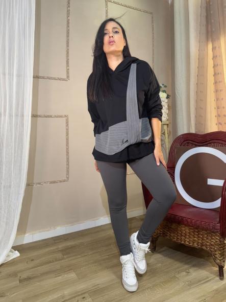 SUDADERA NEGRA CON CAPUCHA RAYAS DIPLOMATICAS GRIS [0]