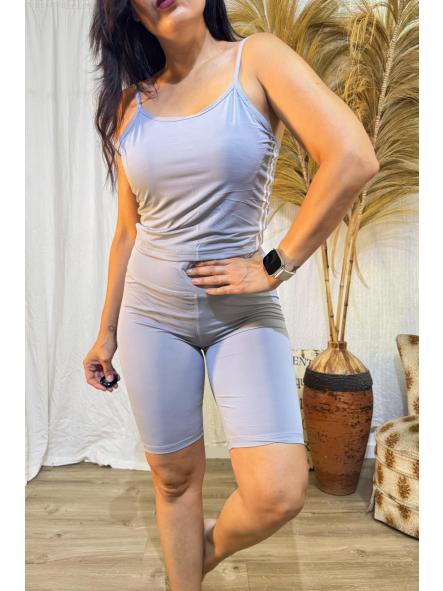 CONJUNTO DEPORTIVO GRIS RAYAS BLANCAS PIEL DE TIBURON