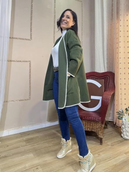 CHAQUETA DE PAÑO LARGA CON RIBETES BLANCOS VERDE