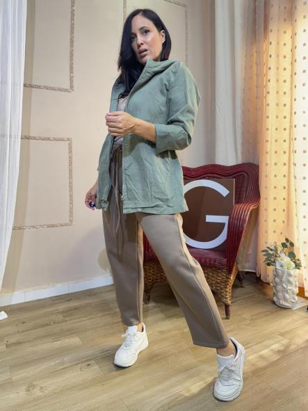 CHAQUETA VERDE DE ALGODON CON CAPUCHA [1]