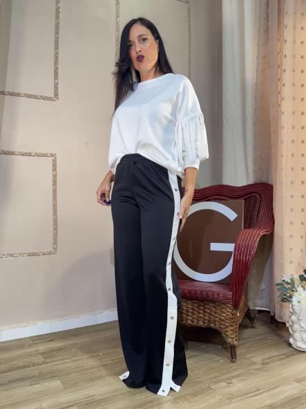 SUDADERA FLECOS BLANCA