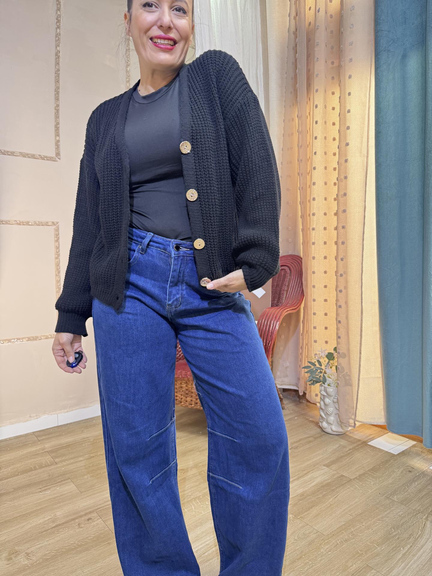 REBECA NEGRA BOTONES DORADOS