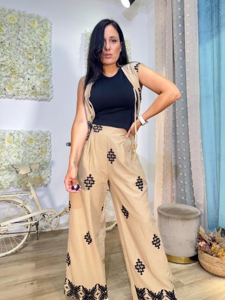 CONJUNTO CON LAZADAS BOLAS DE MANDERA CAMEL [0]