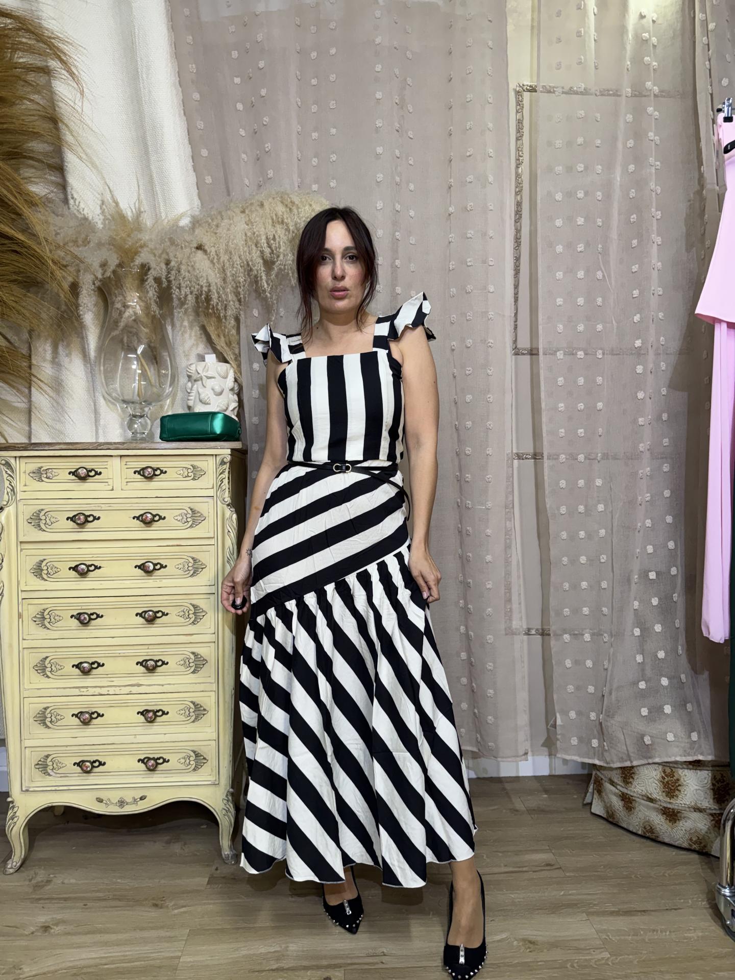 CONJUNTO FALDA Y TOP NEGRO