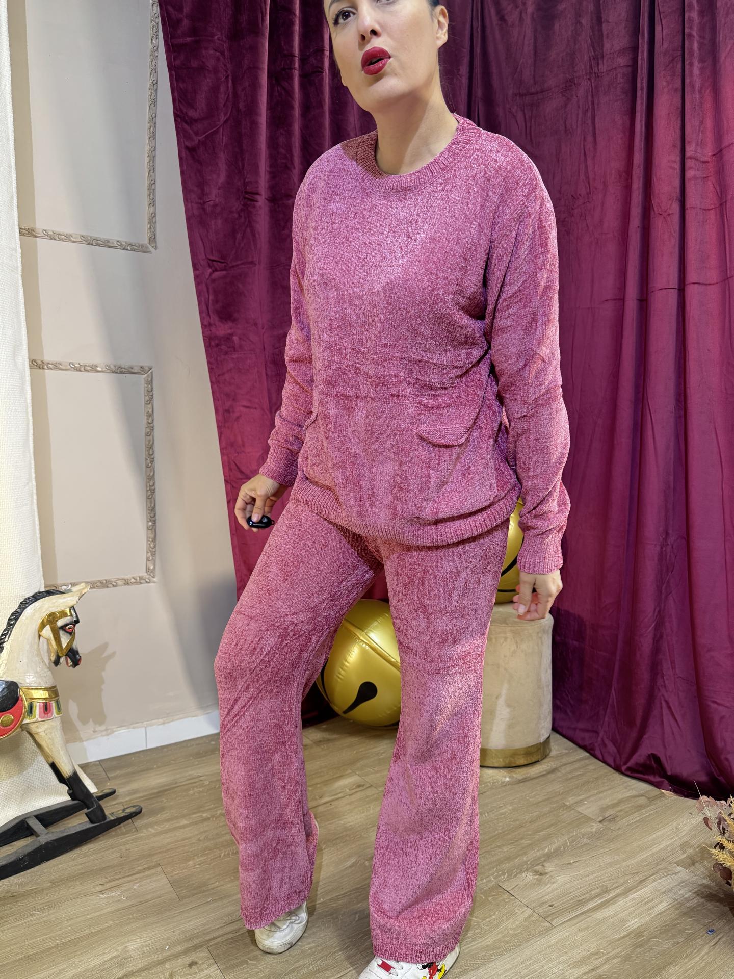 CONJUNTO ROSA DE CHINILLA PANTALON DE CAMPANA