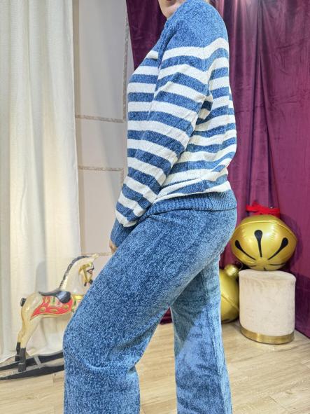 CONJUNTO AZUL PETROLEO DE CHINILLA JERSEY DE RAYAS BLANCAS