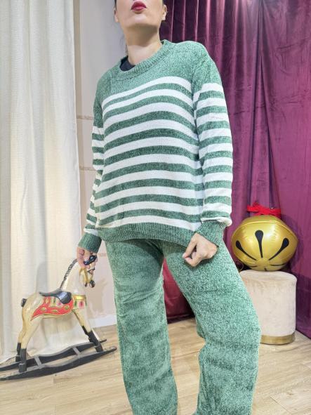CONJUNTO VERDE DE CHINILLA JERSEY DE RAYAS BLANCAS [1]