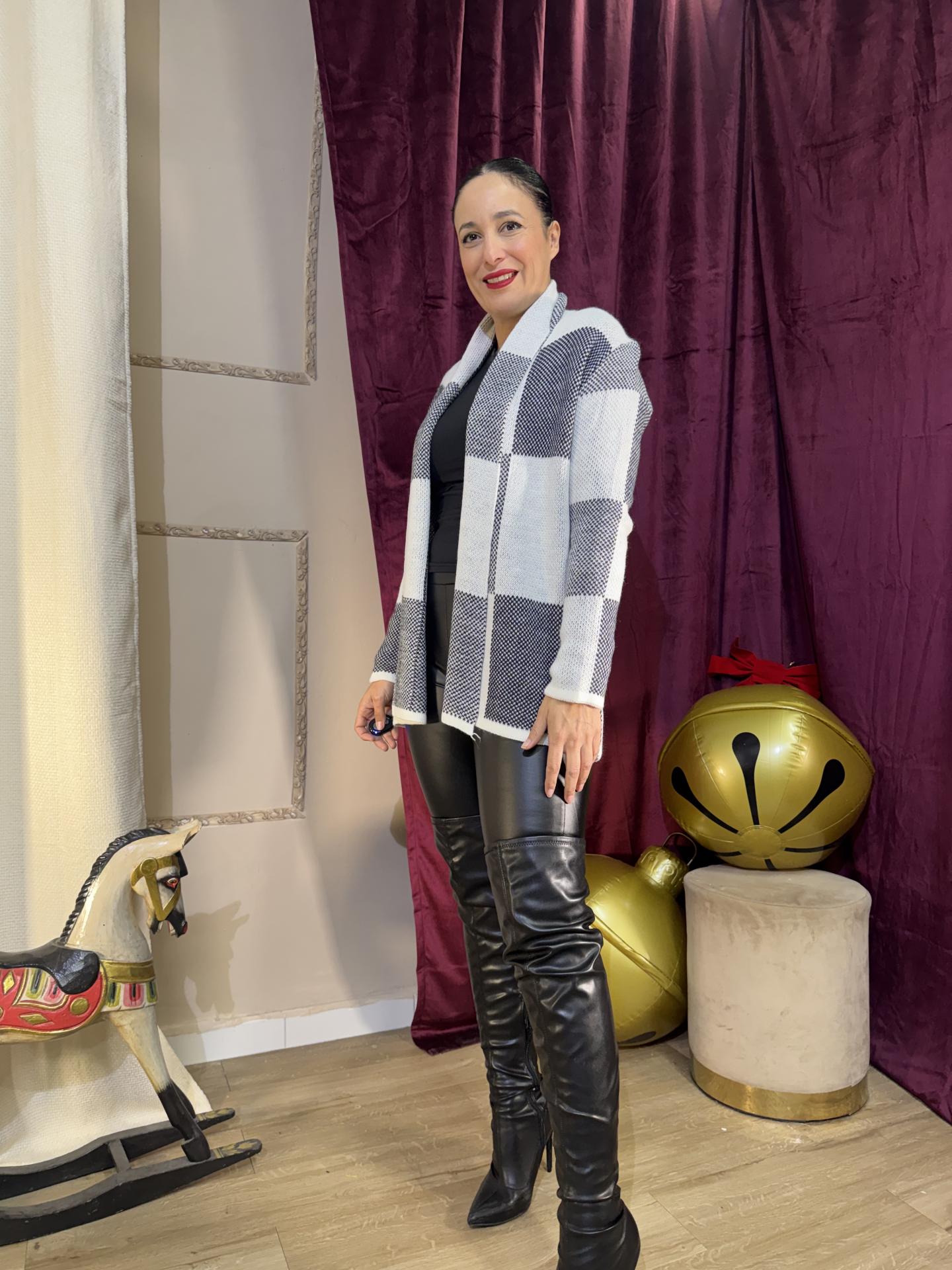 CHAQUETA BLANCA Y NEGRA DE LANA DE CUADROS