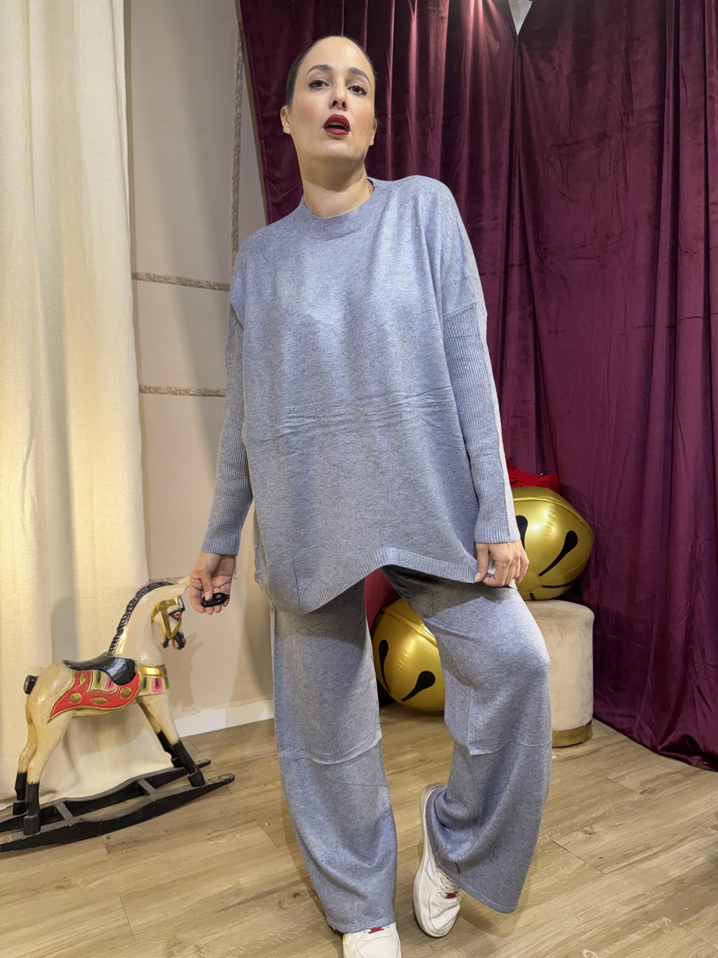 CONJUNTO GRIS PLOMO JERSEY OBERSAY CORAZONCITOS