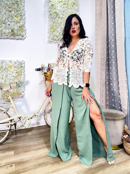PANTALON CON ABERTURAS A LOS LADOS VERDE [1]