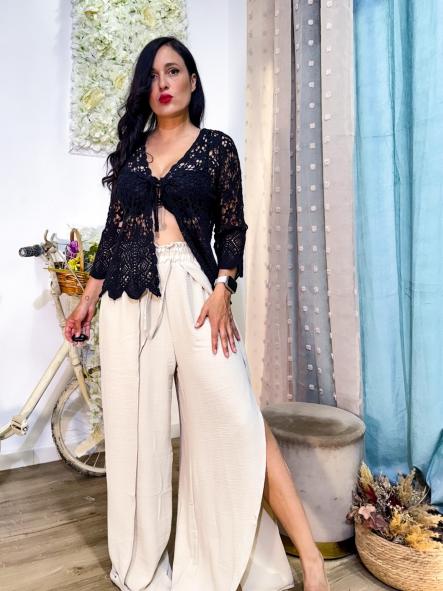 PANTALON CON ABERTURAS A LOS LADOS BEIG