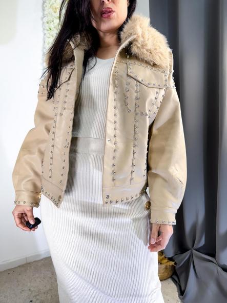 Chaqueta tachuelas beige  [1]