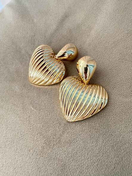 PENDIENTE CORAZON DORADO