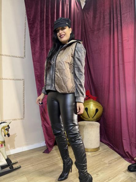 CHALECO MARRON ACOLCHADO CON CAPUCHA [0]