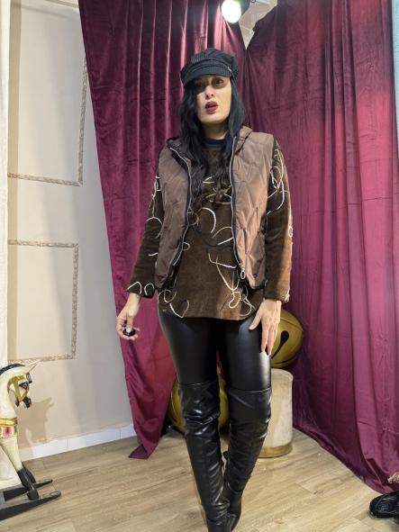 CHALECO MARRON CHOCOLATE ACOLCHADO CON CAPUCHA [1]