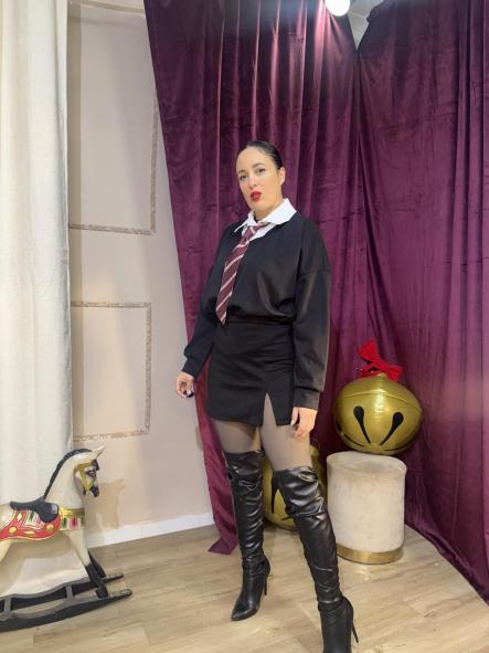 SUDADERA CON CORBATA NEGRA [3]