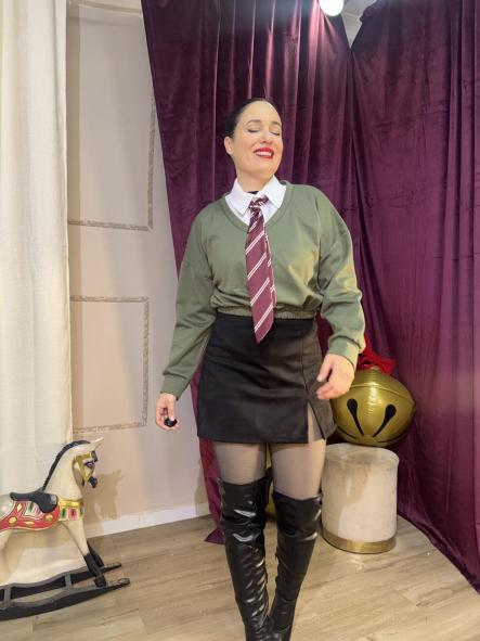 SUDADERA CON CORBATA VERDE [2]