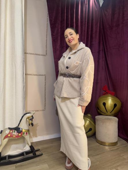 SOBRE CAMISA BEIG CON BORDADOS BLANCOS [0]