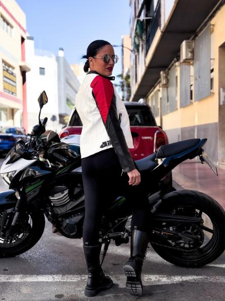 BIKER MOTERA BLANCA  [2]